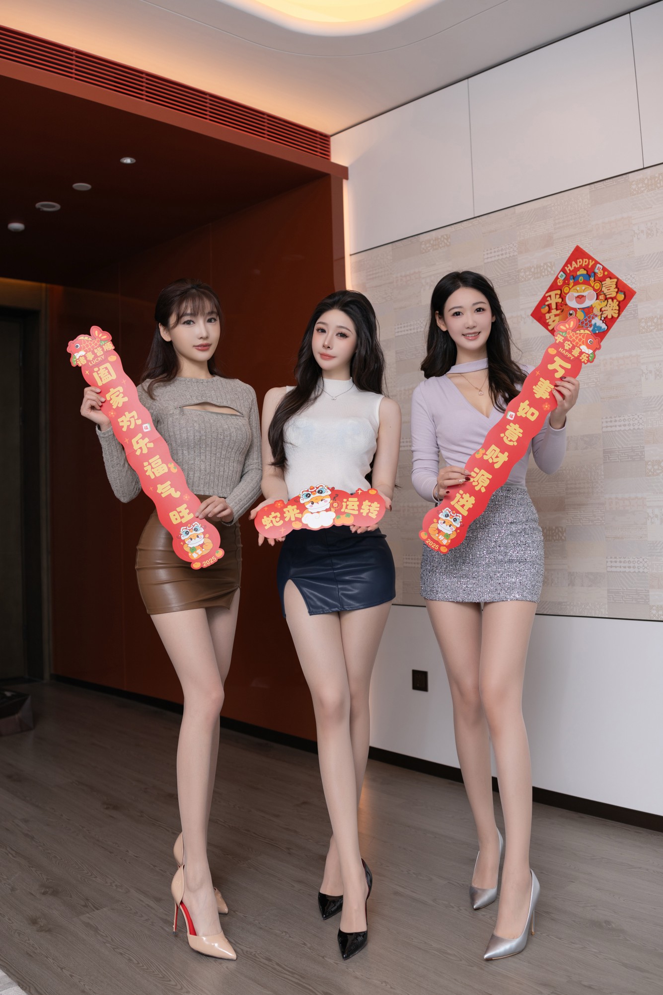 内购无水印 [XIUREN秀人网] NO.9832 陆萱萱小逗逗唐安琪新春祝福+花絮视频 [101P+2V-5774MB]